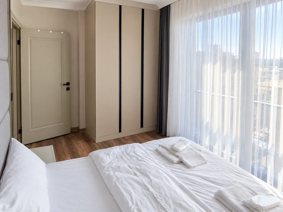 Akay Rezidans 60 m² 1+1 daire: yatak odasından görünüm