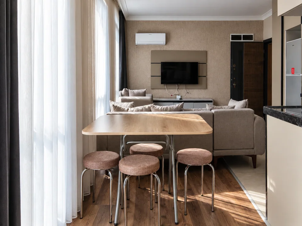 Akay Rezidans 65 m² 1+1 daire: yemek ve oturma alanı